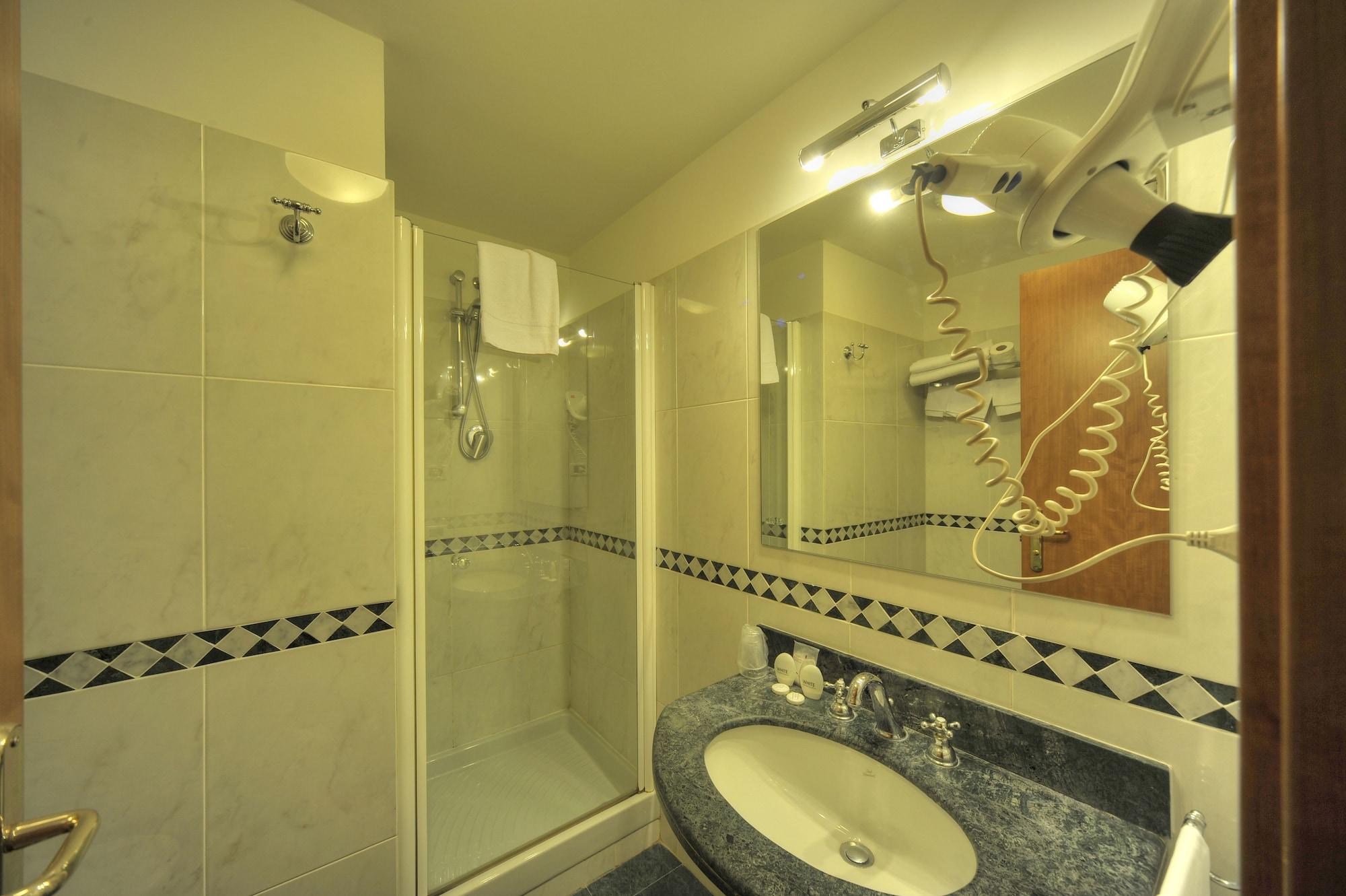 Aurora Garden Hotel 3*