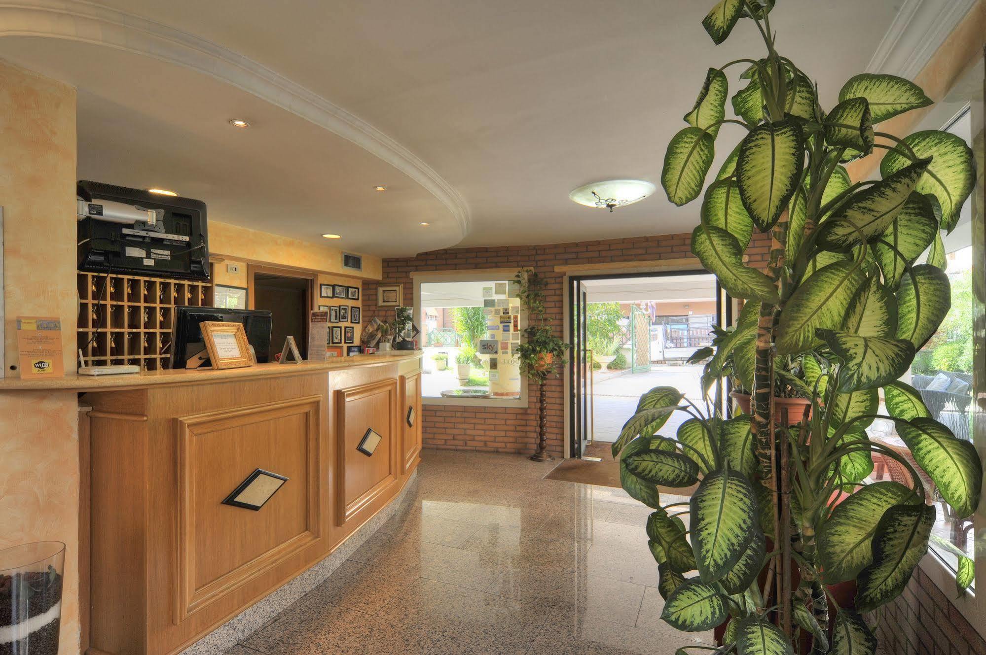 Aurora Garden 3* Roma