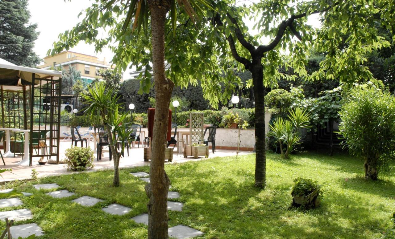 Aurora Garden Hotel 3*