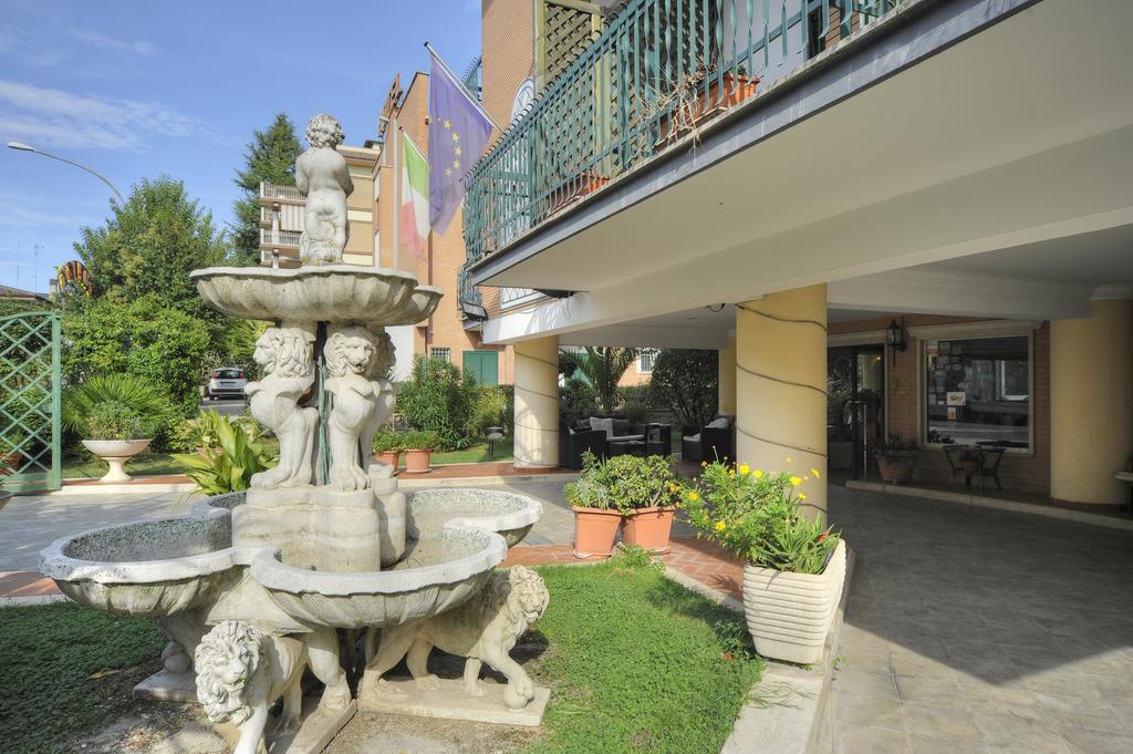 Aurora Garden Hotel 3*